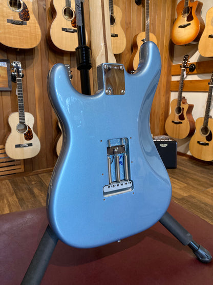 Fender FSR American Deluxe Vintage Player '62 Stratocaster w/Case - Ice Blue Metallic (2005)