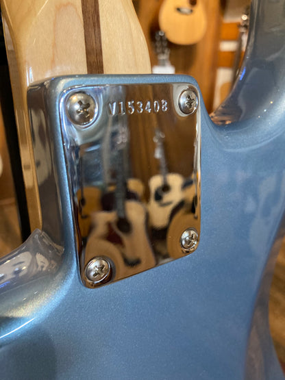 Fender FSR American Deluxe Vintage Player '62 Stratocaster w/Case - Ice Blue Metallic (2005)