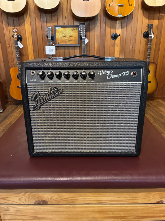 Fender Vibro Champ XD Electric Guitar Combo Amp (2008)