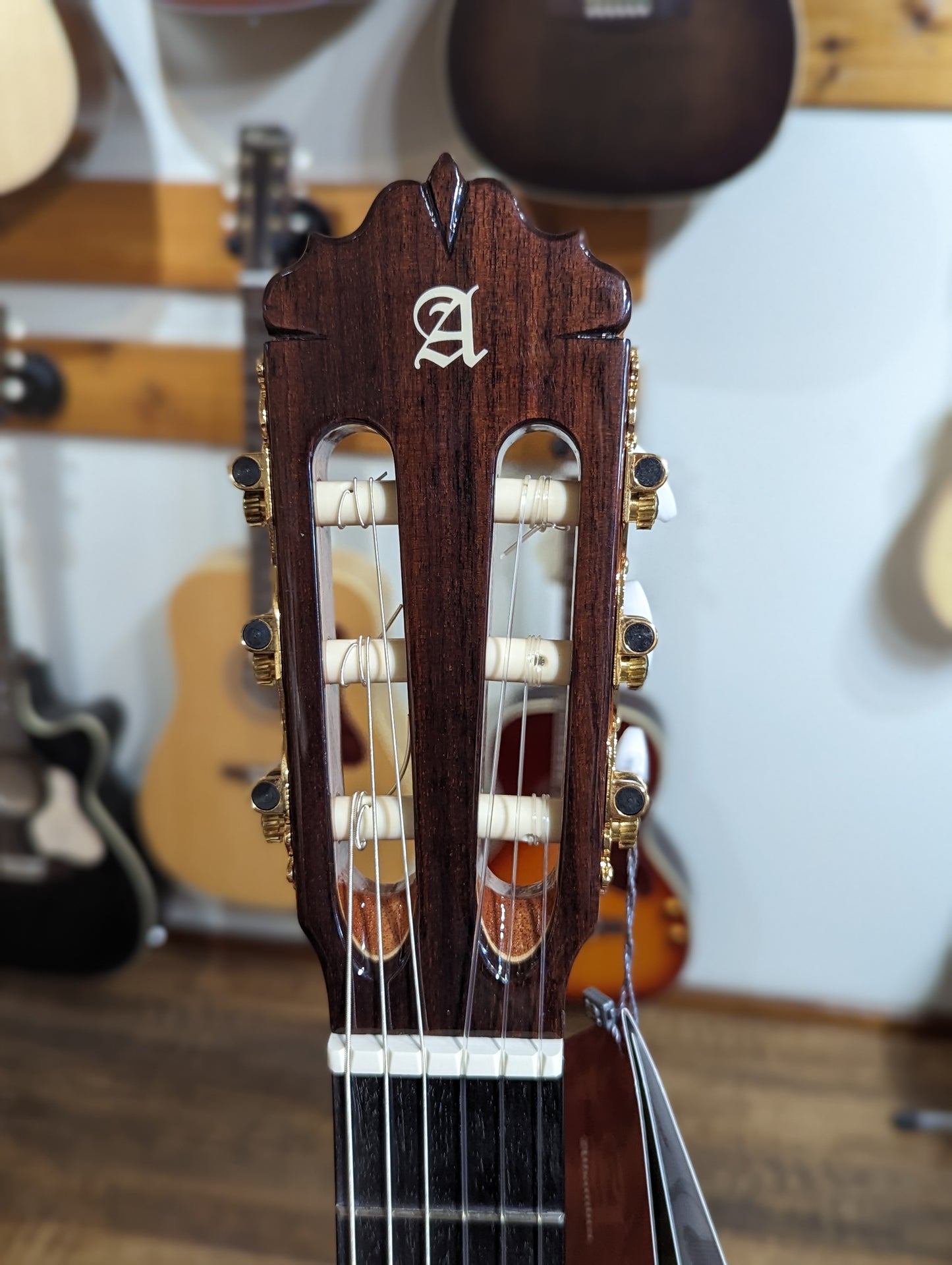 Alhambra 5P CT Cutaway Classical Guitar w/Fishman Pickup & Gig Bag