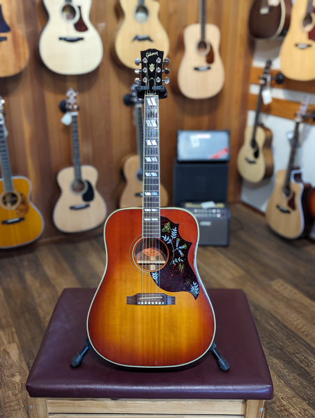 Gibson Hummingbird Acoustic Guitar w/Case - Heritage Cherry Sunburst (2000)