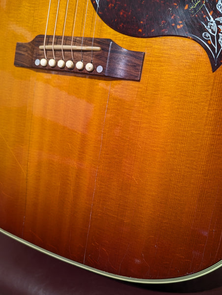 Gibson Hummingbird Acoustic Guitar w/Case - Heritage Cherry Sunburst (2000)