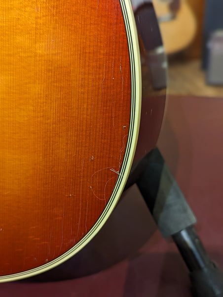 Gibson Hummingbird Acoustic Guitar w/Case - Heritage Cherry Sunburst (2000)