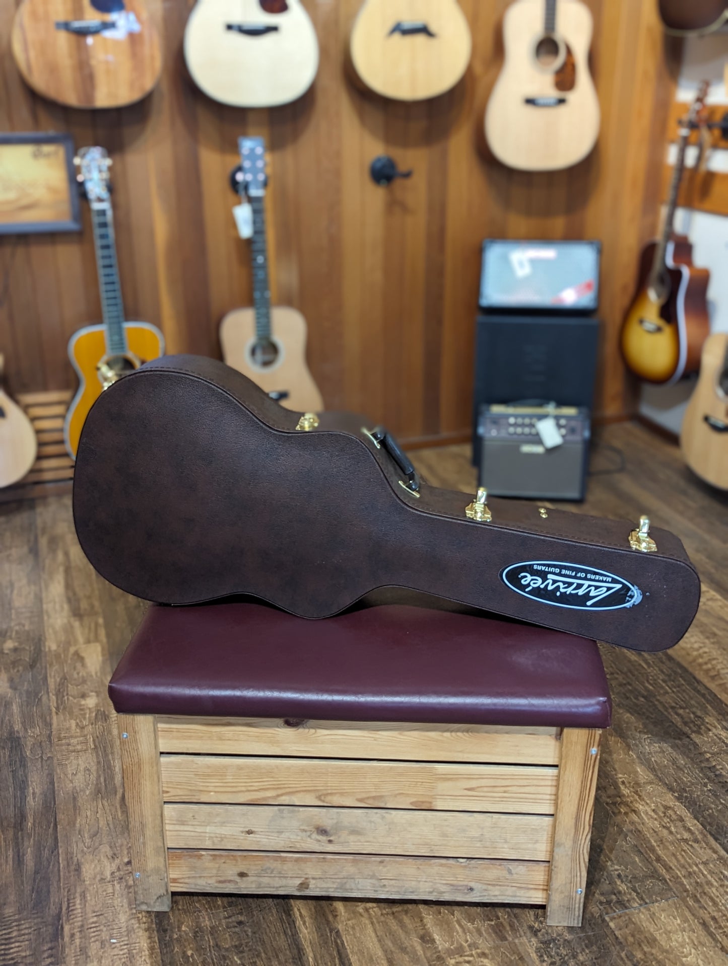 Larrivée OM-40WL Walnut/Moonspruce Acoustic Guitar w/Case (2021)