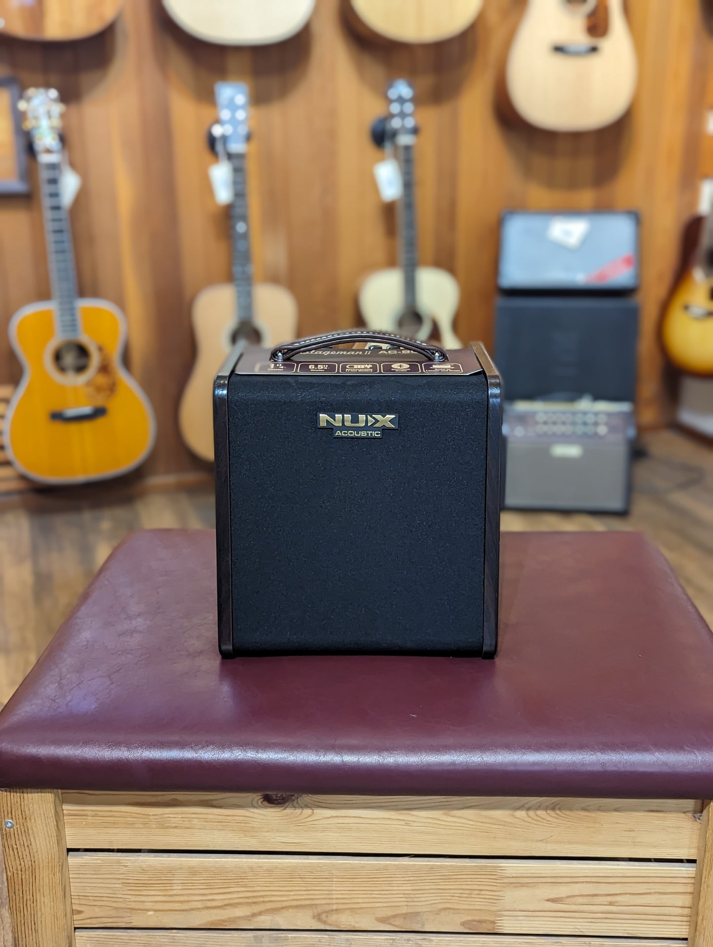 NUX Stageman II Battery Powered Acoustic Guitar Amp (Used)