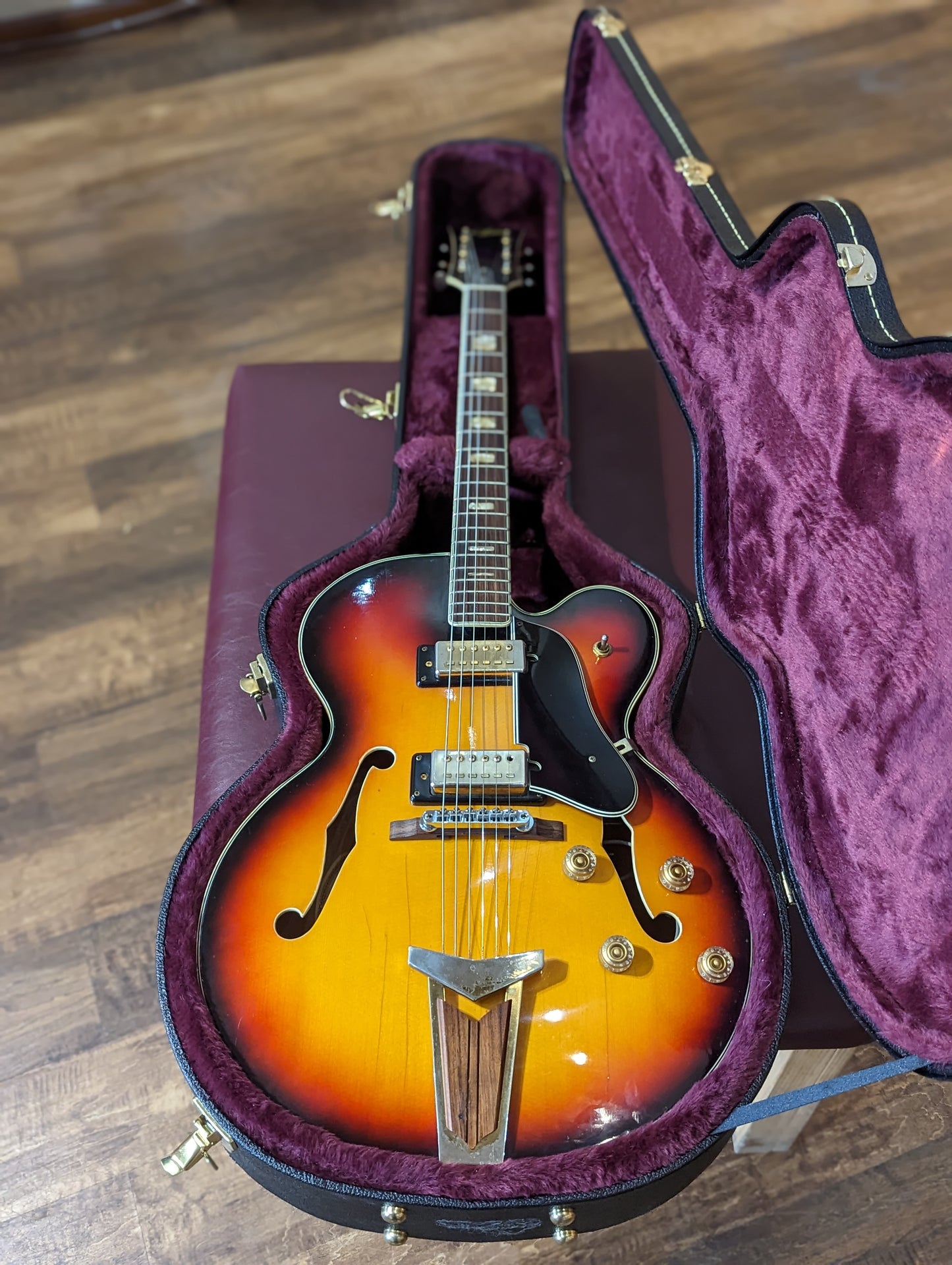 Aria Diamond 1262G Hollowbody Electric Guitar w/Case (1970's)