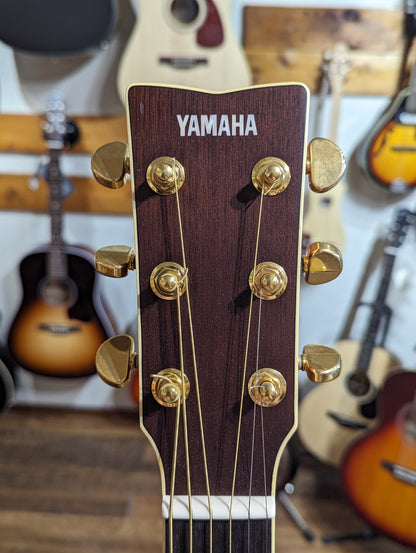 Yamaha LL16 ARE Dreadnought Acoustic/Electric Guitar w/Gig Bag (Used)