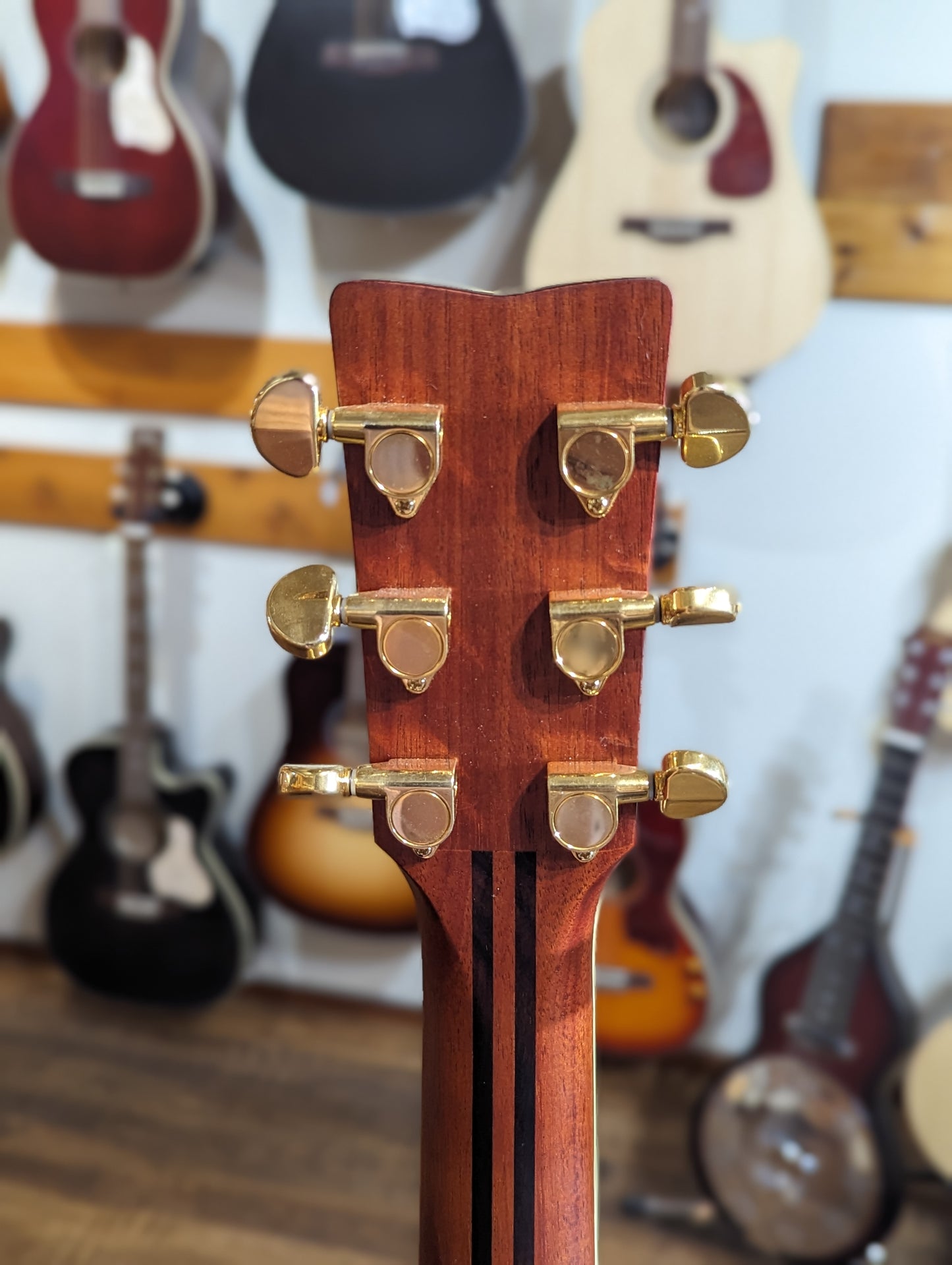 Yamaha LL16 ARE Dreadnought Acoustic/Electric Guitar w/Gig Bag (Used)