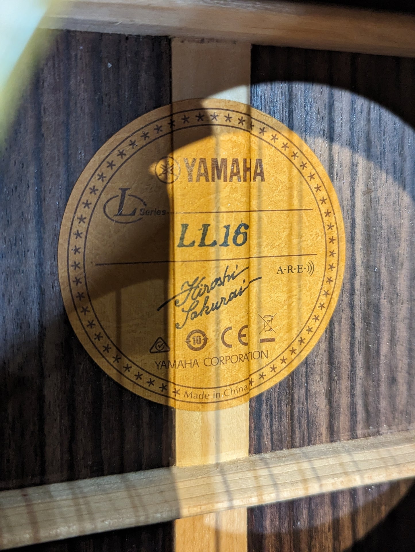 Yamaha LL16 ARE Dreadnought Acoustic/Electric Guitar w/Gig Bag (Used)