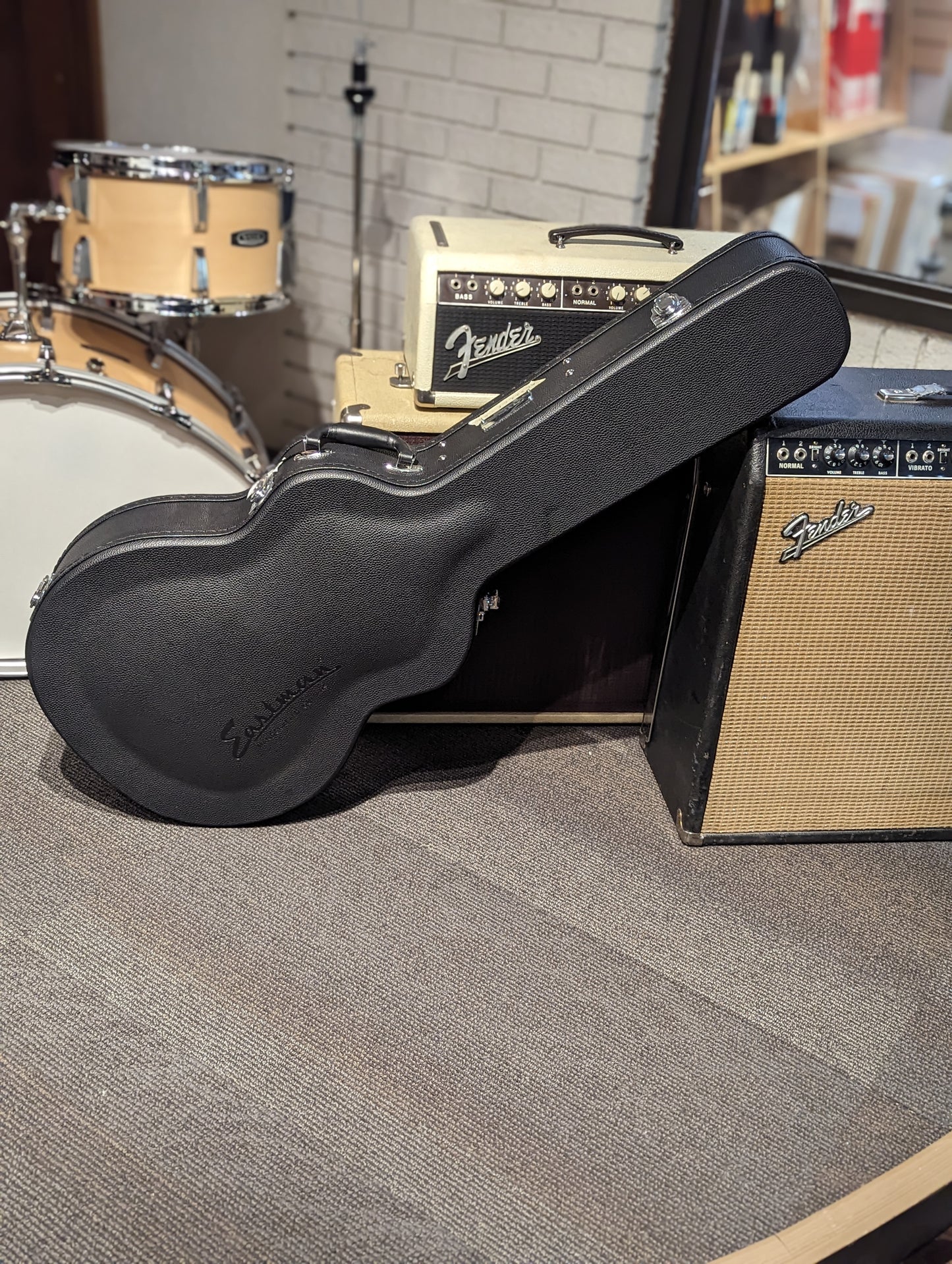Eastman AC322CE-SB Grand Auditorium Acoustic/Electric Guitar w/Case - Sunburst
