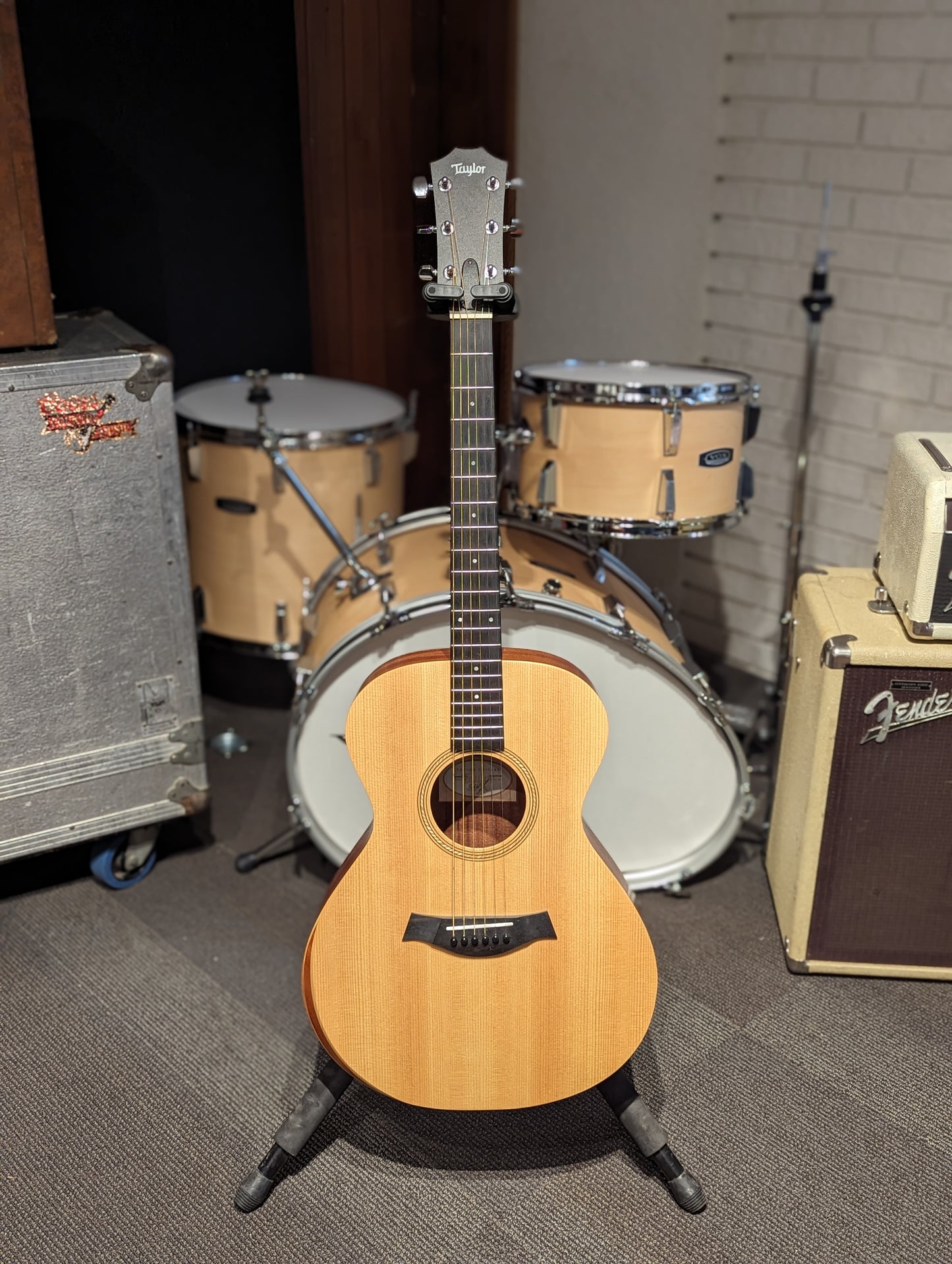 Taylor Guitars Academy 12 Grand-Concert Spruce/Sapele Acoustic Guitar w/Gig Bag (2017)