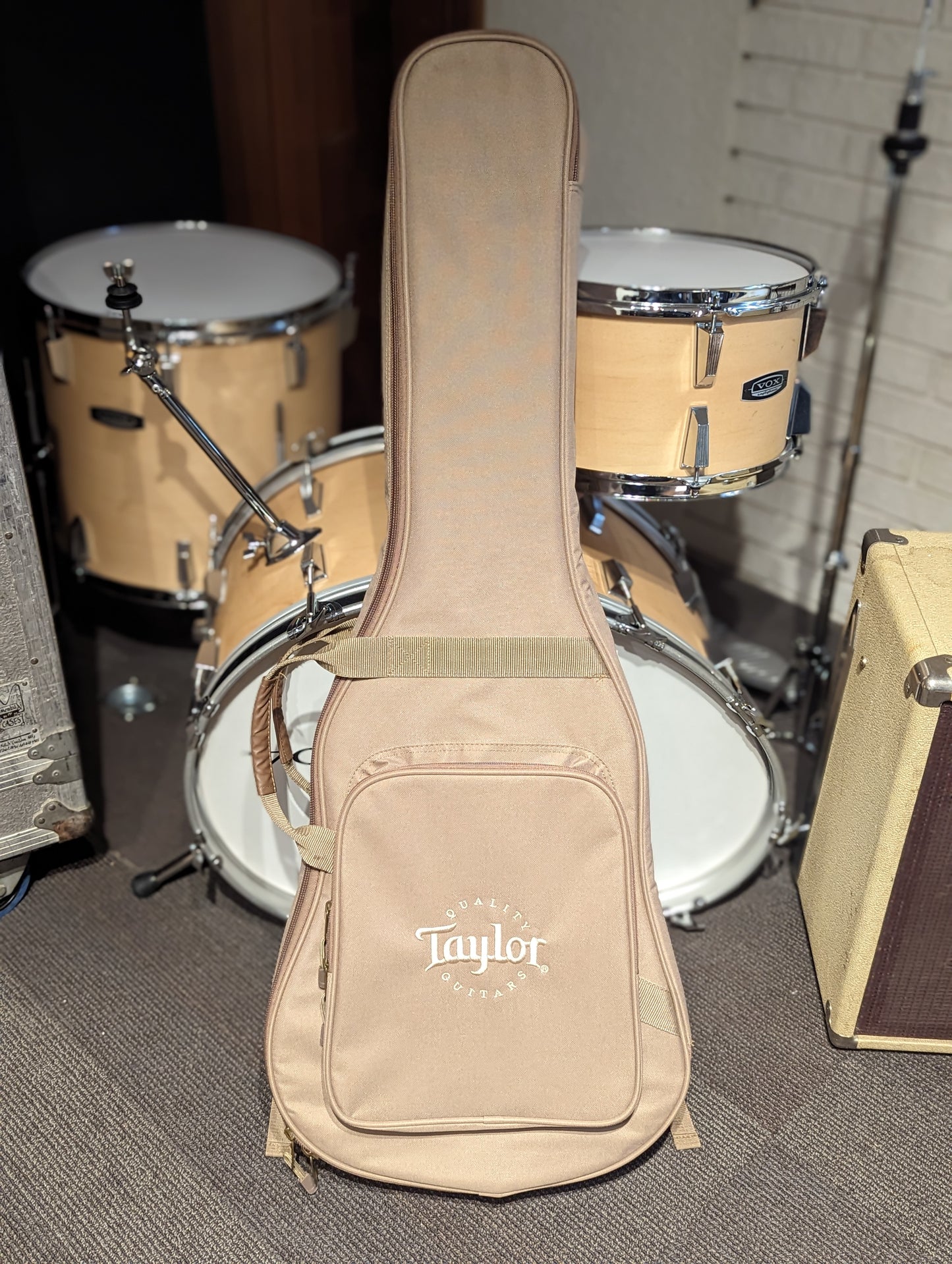 Taylor Guitars Academy 12 Grand-Concert Spruce/Sapele Acoustic Guitar w/Gig Bag (2017)