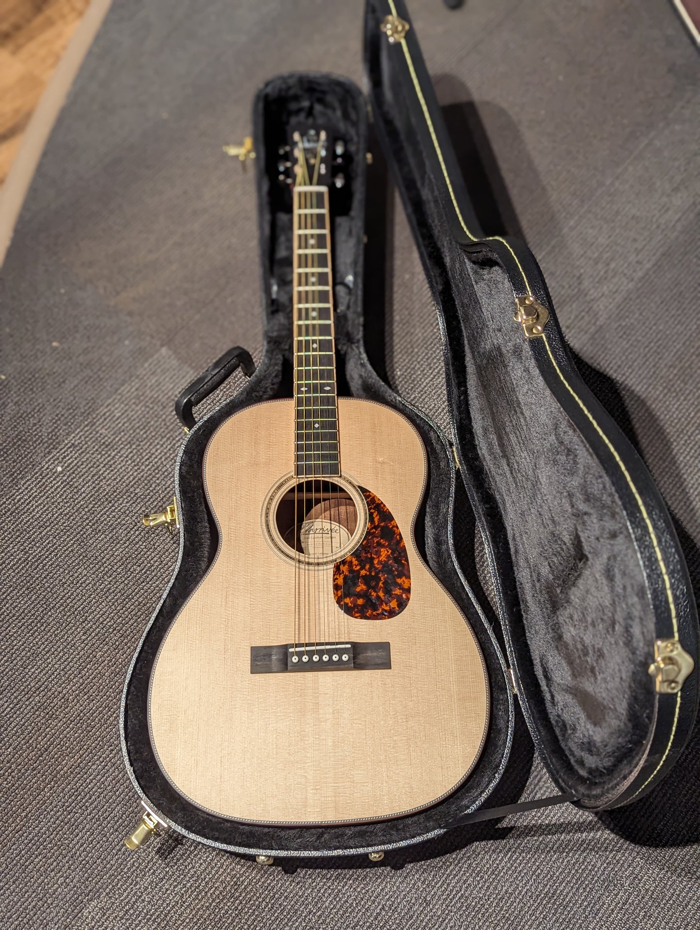 Larrivée 000-40 Koa Special Edition Acoustic Guitar w/Case