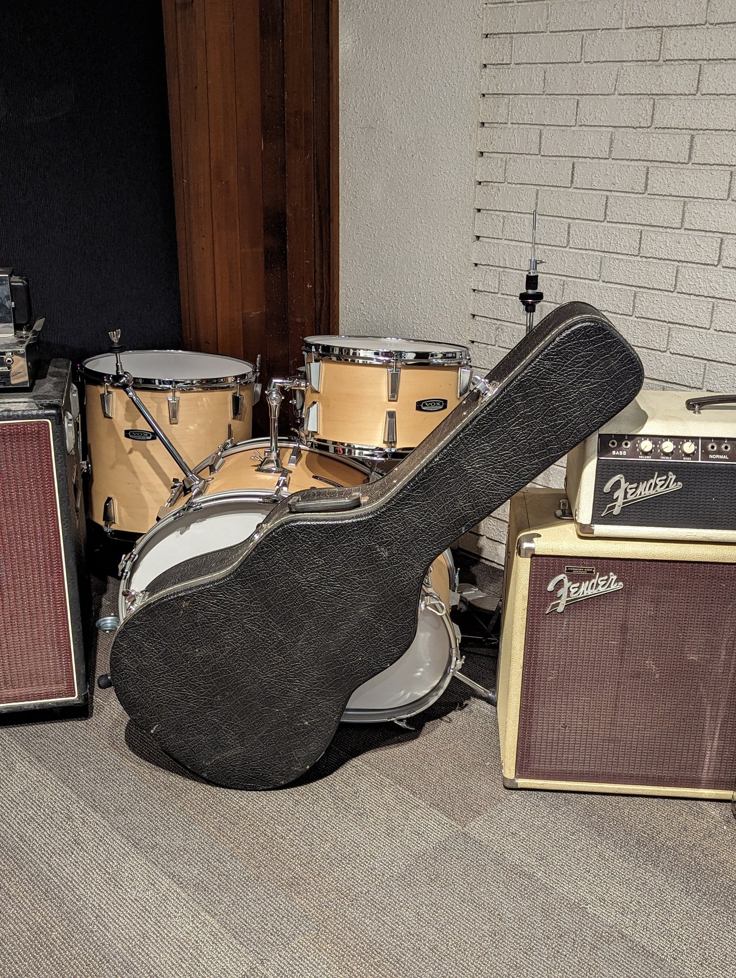 Guild D-40 Sunburst Acoustic Guitar w/Case (Late 1960's - Early 1970's)