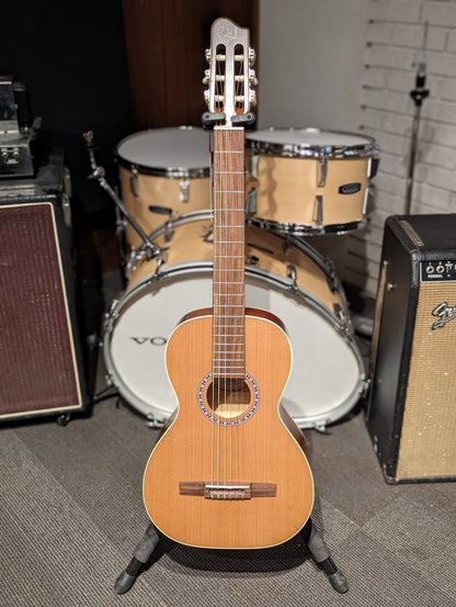 Godin Guitars Motif Compact Nylon Acoustic Guitar SF