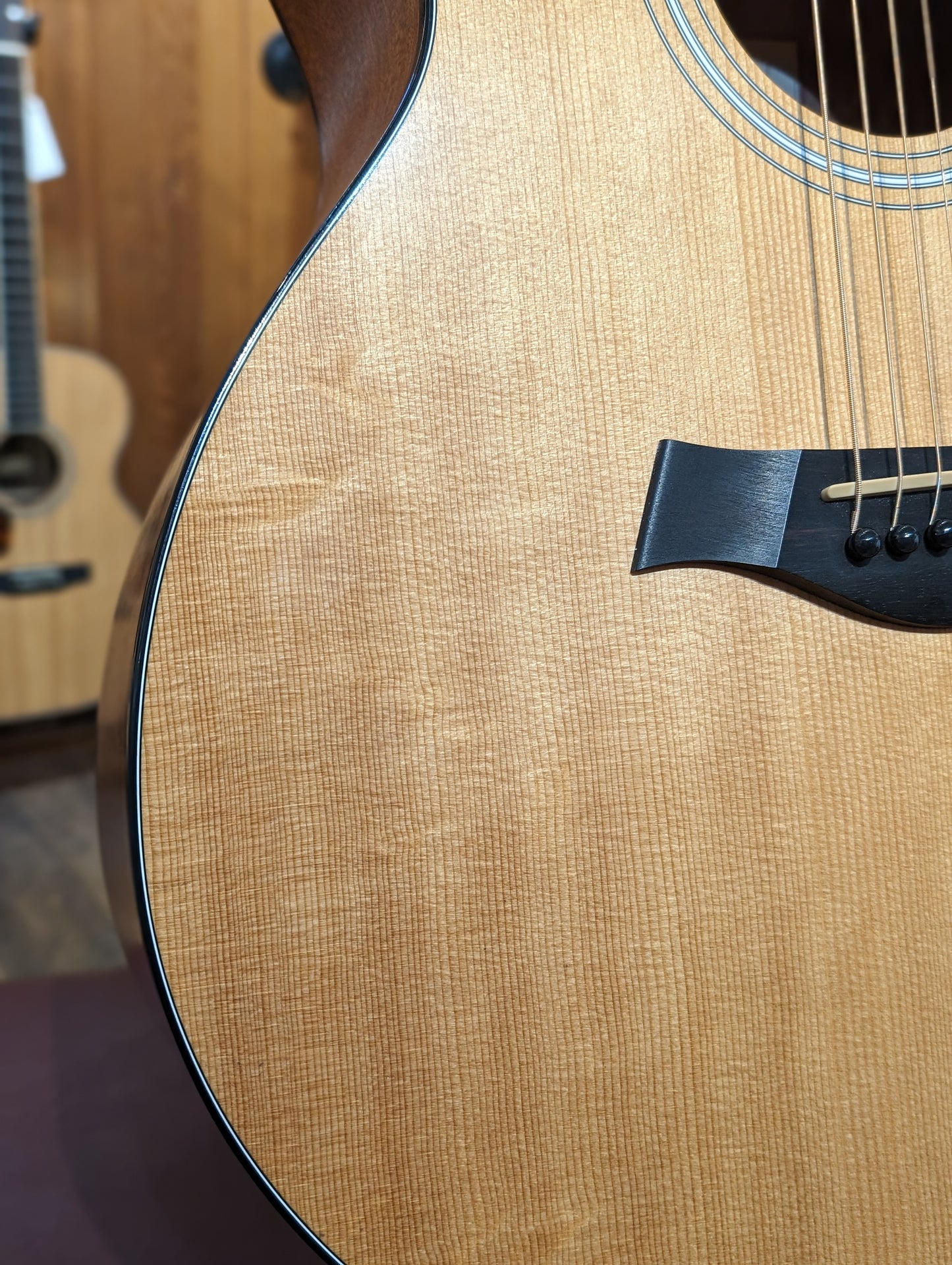 Taylor 114ce Grand Auditorium Acoustic/Electric Guitar w/Gig Bag (2014)