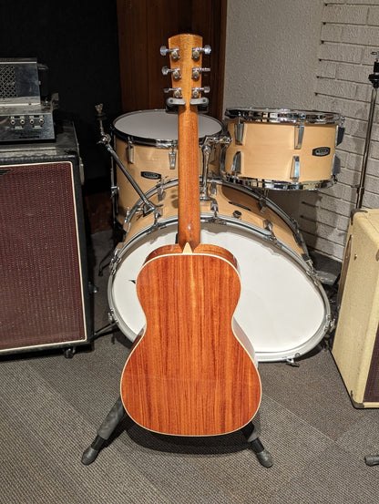 Larrivée P-05 Select Mahogany Acoustic Guitar w/Case