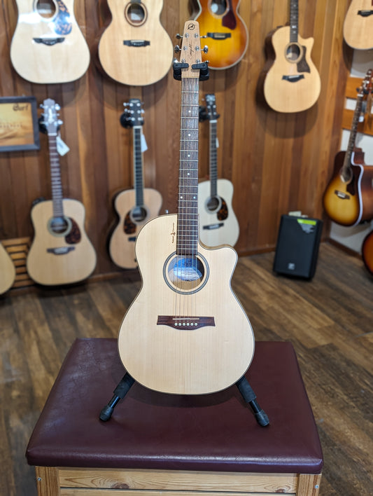 Seagull Amber Trail CW Folk SG EQ Acoustic/Electric Guitar w/Case (Used)