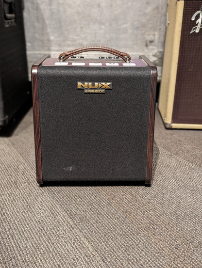 NUX Stageman II Battery Powered Acoustic Guitar Amp (Used)