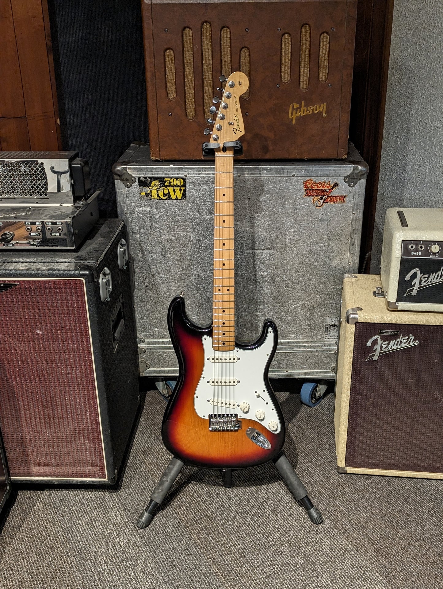 Fender MIM Standard Stratocaster w/Case - Brown Sunburst (2015)