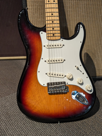 Fender MIM Standard Stratocaster w/Case - Brown Sunburst (2015)