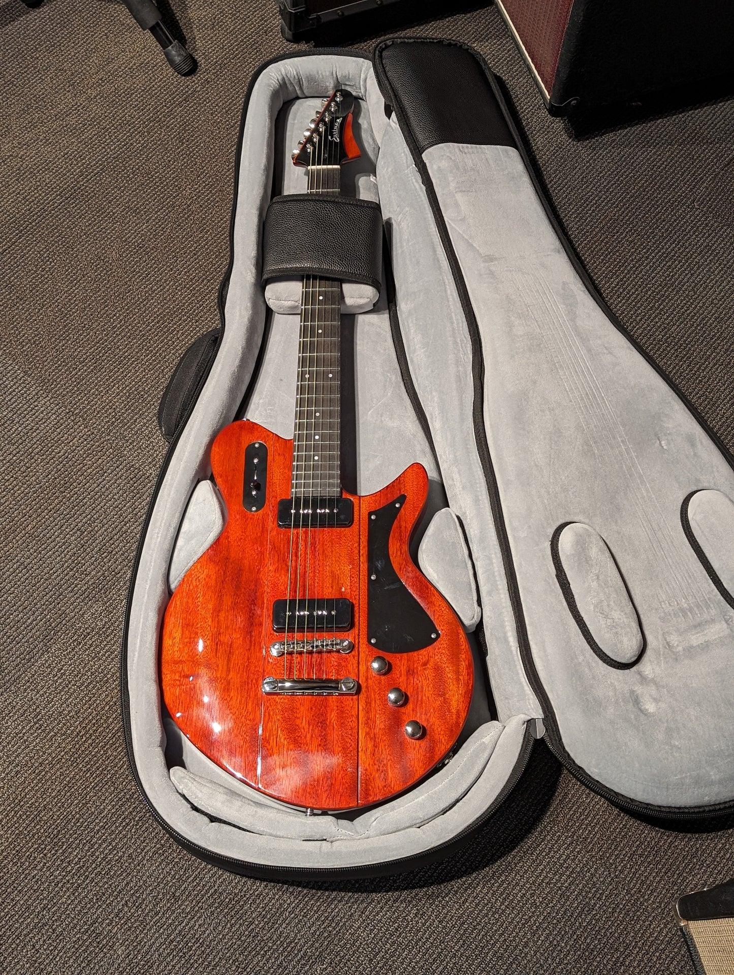 Eastman Juliet P90 Electric Guitar w/Gig Bag - Vintage Red (Serial # K2300587)