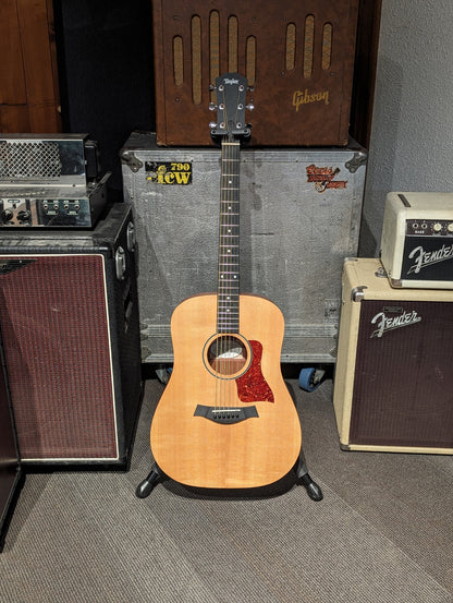 Taylor Big Baby Acoustic Guitar w/Gig Bag (2013)