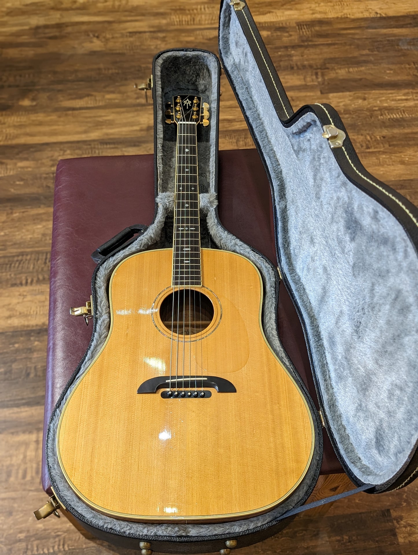 Alvarez Yairi DY-84 Slope Shoulder Acoustic/Electric Dreadnought w/Case (Used)