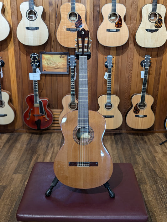 Alhambra Iberia Ziricote Classical Guitar w/Gig Bag