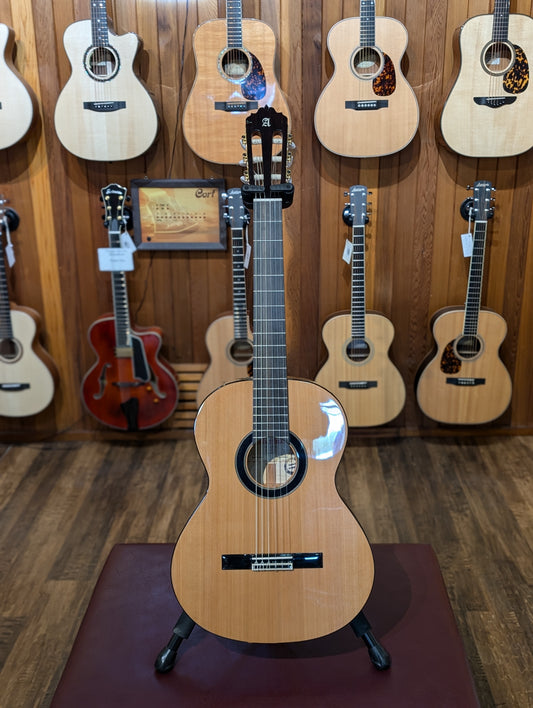 Alhambra 6 White Ebony Classical Guitar w/Gig Bag (Serial #mDCJpX)