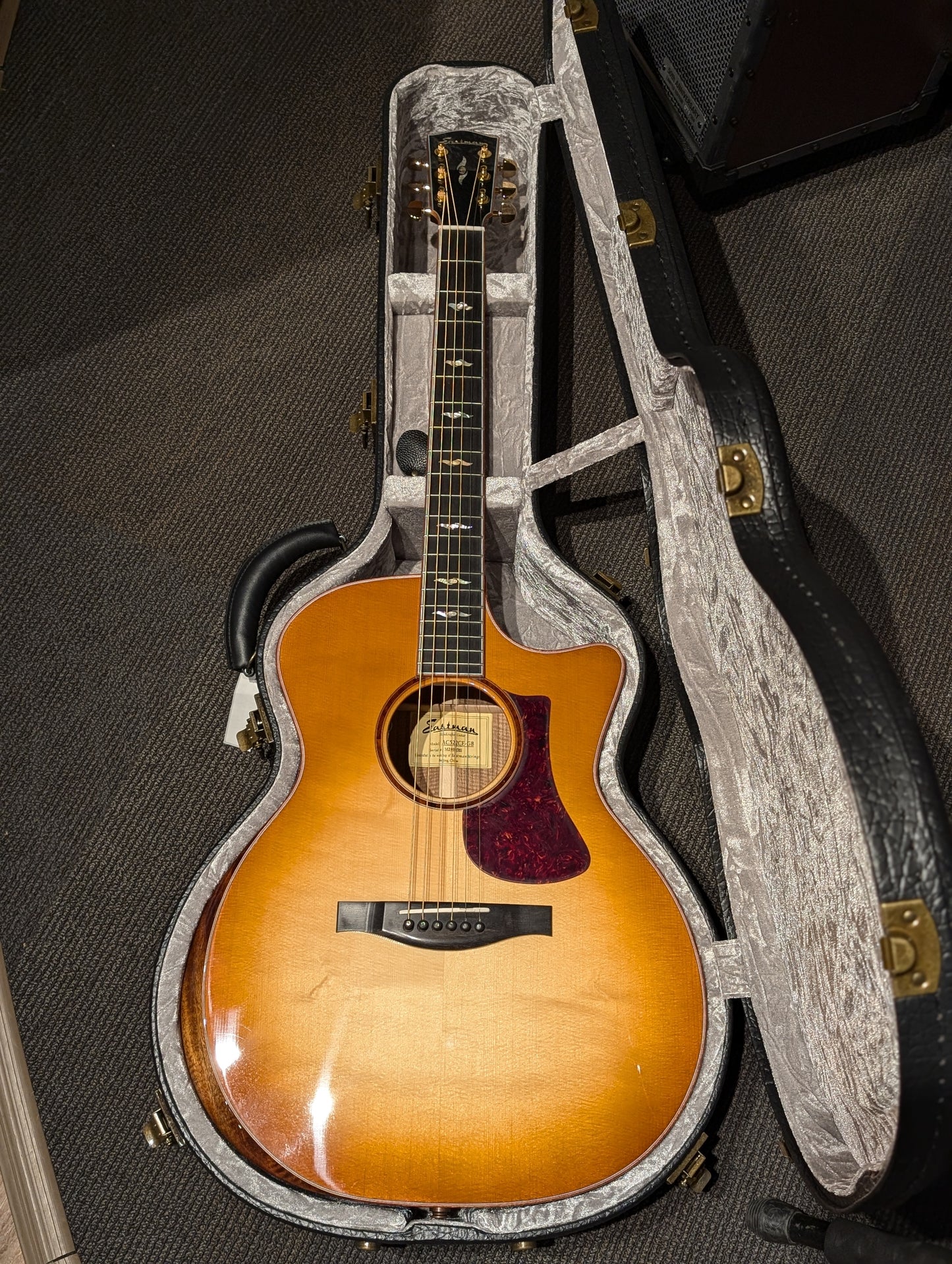 Eastman AC522CE Grand Auditorium Acoustic/Electric Guitar w/Case - Goldburst (Serial #M2404561)