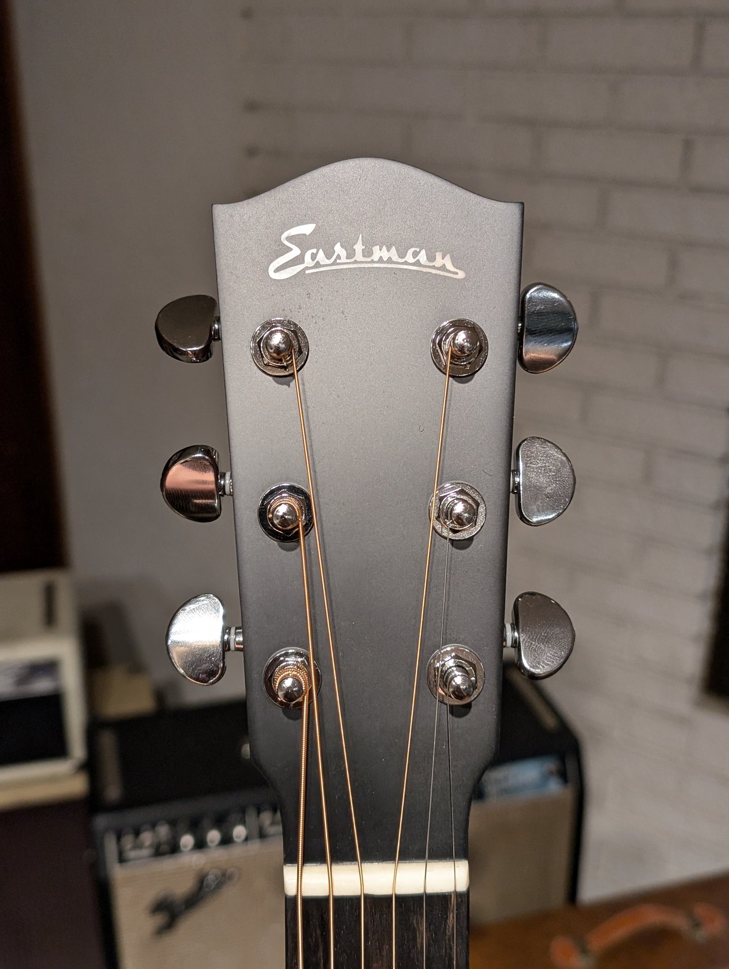 Eastman AC122-2CE Grand Auditorium Acoustic/Electrc Guitar w/Gig Bag - Black (Serial #M2237685)