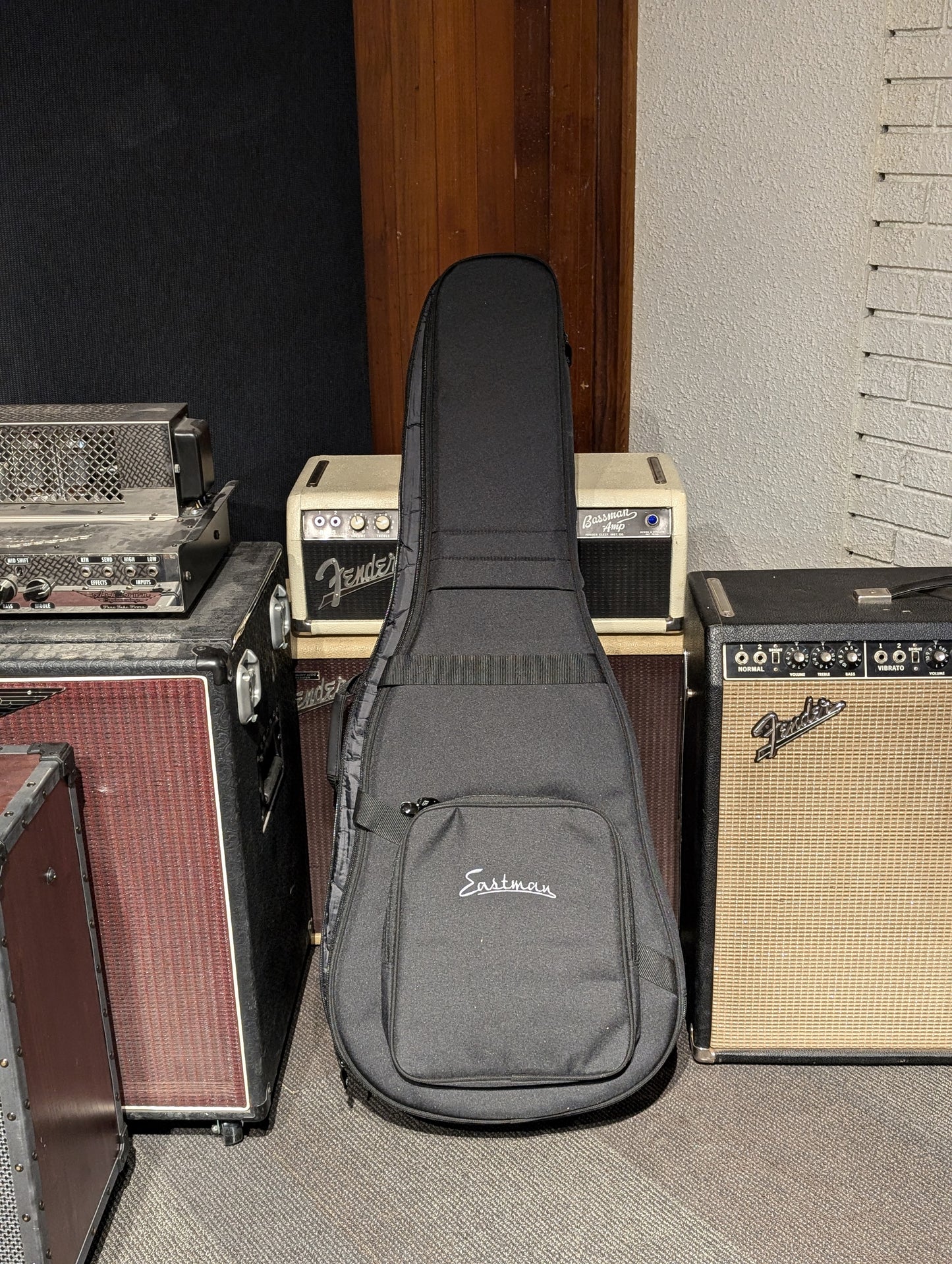 Eastman AC122-2CE Grand Auditorium Acoustic/Electrc Guitar w/Gig Bag - Black (Serial #M2237685)
