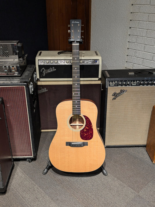 Eastman E1D Acoustic Guitar w/Gig Bag - Natural Finish (Serial #M2404266)