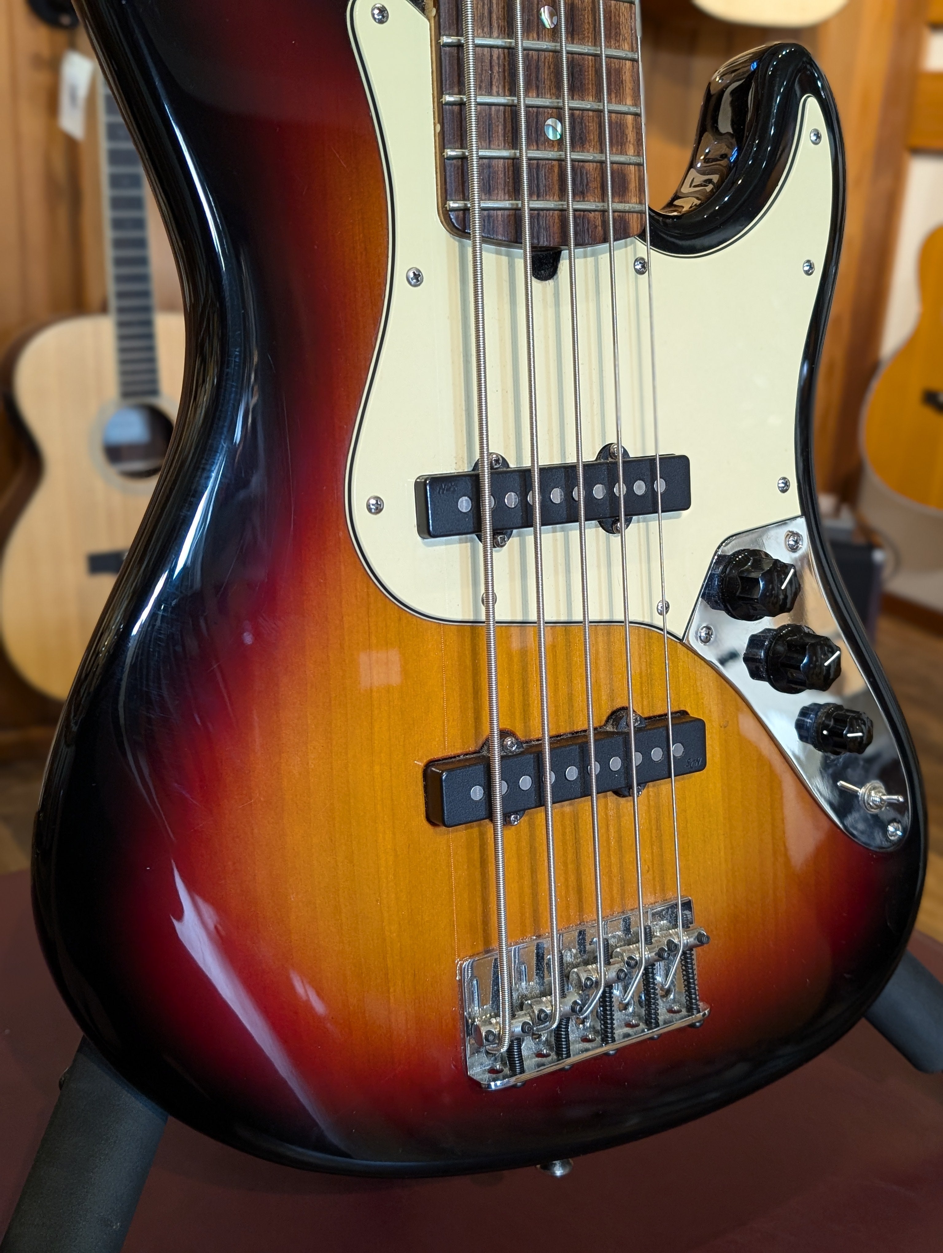 Fender American Deluxe Jazz Bass V w/Case - 3-Color Sunburst