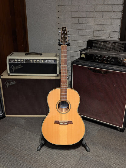 Seagull Maritime SWS Folk HG Acoustic Guitar w/Case (Used)