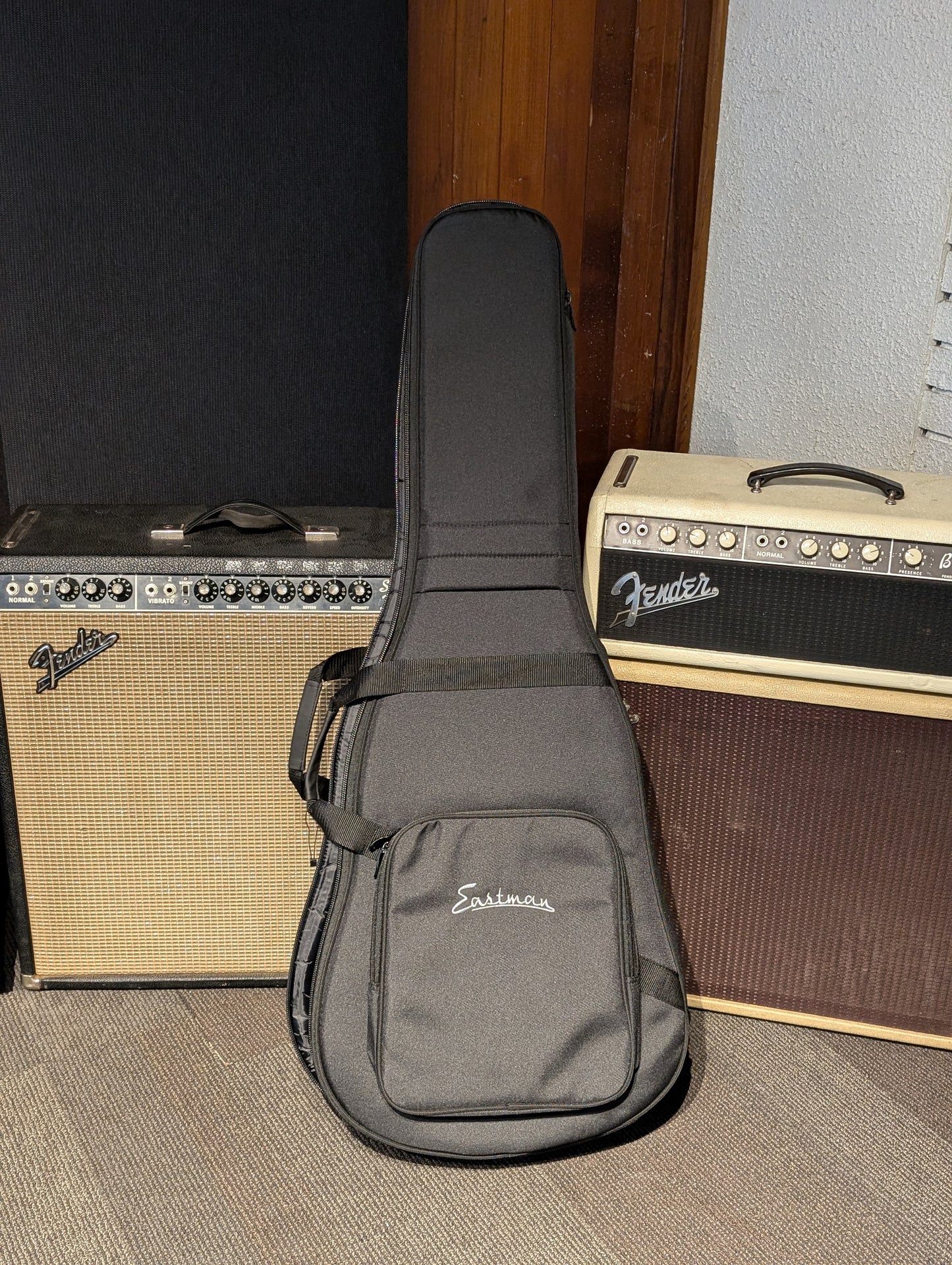 Eastman AC122-2CE Grand Auditorium Acoustic/Electrc Guitar w/Gig Bag - Black (Serial #M2235526)