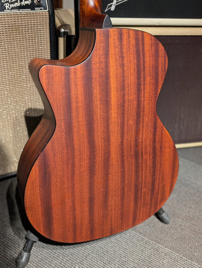 Eastman AC122-2CE Grand Auditorium Acoustic/Electrc Guitar w/Gig Bag - Black  (Serial #M2235792, B-Stock)