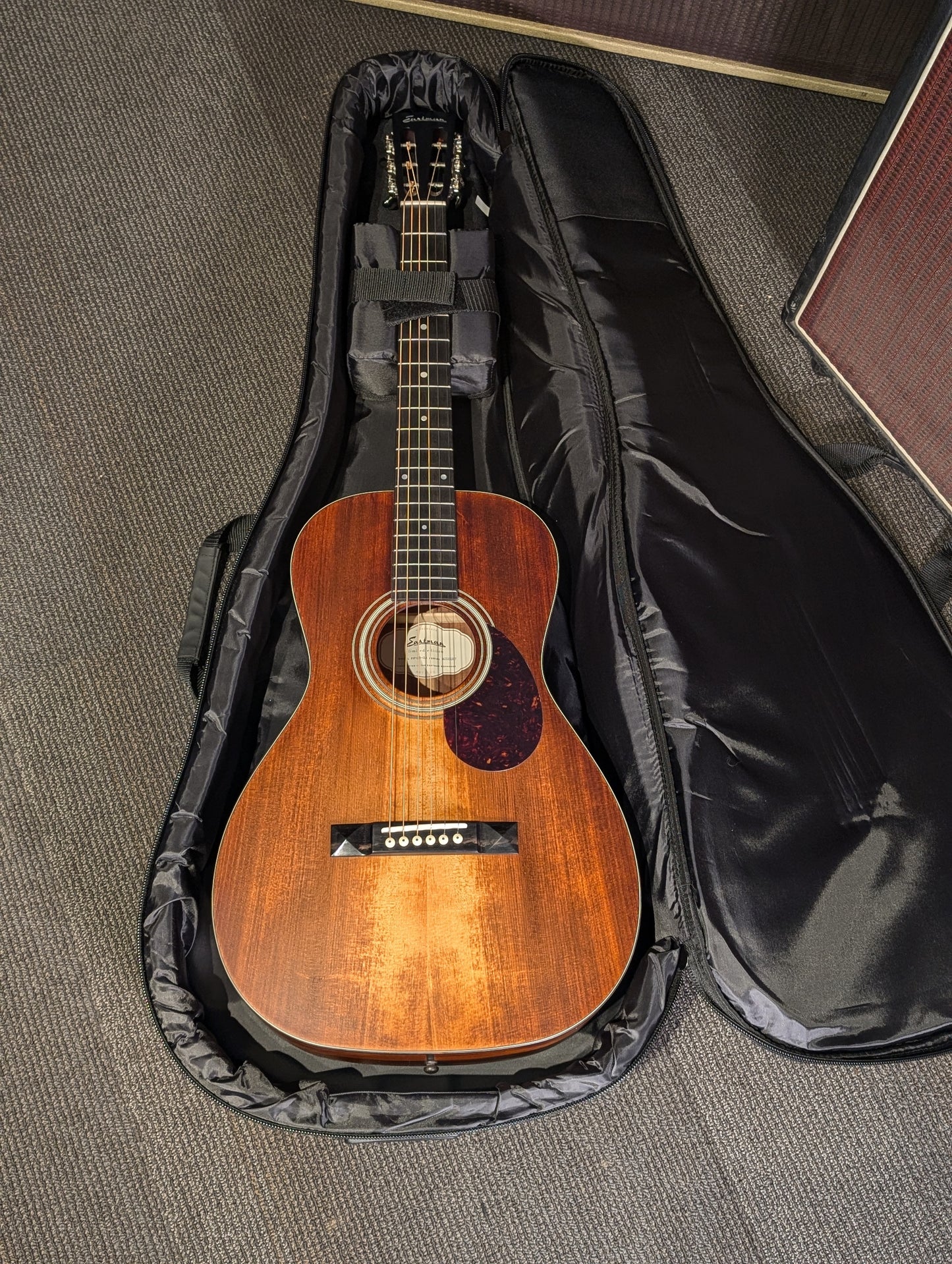 Eastman E1P Bluesmaster Limited Edition Parlor Acoustic Guitar w/Gig Bag - Classic Finish (Serial #M2333287)