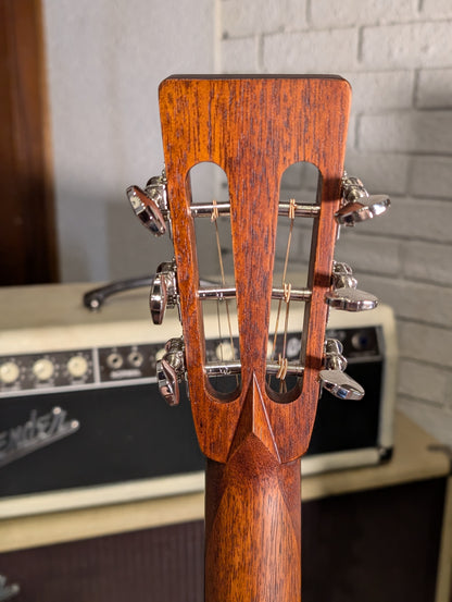 Eastman E1P Bluesmaster Limited Edition Parlor Acoustic Guitar w/Gig Bag - Classic Finish (Serial #M2333301)
