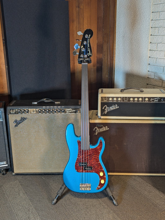 P-Bass Style Fretless Partscaster w/Gig Bag (Used)
