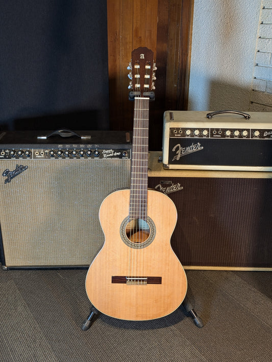 Alhambra 2C Classical Guitar w/Solid Cedar Top & Gig Bag (Serial #wJpKmQ)