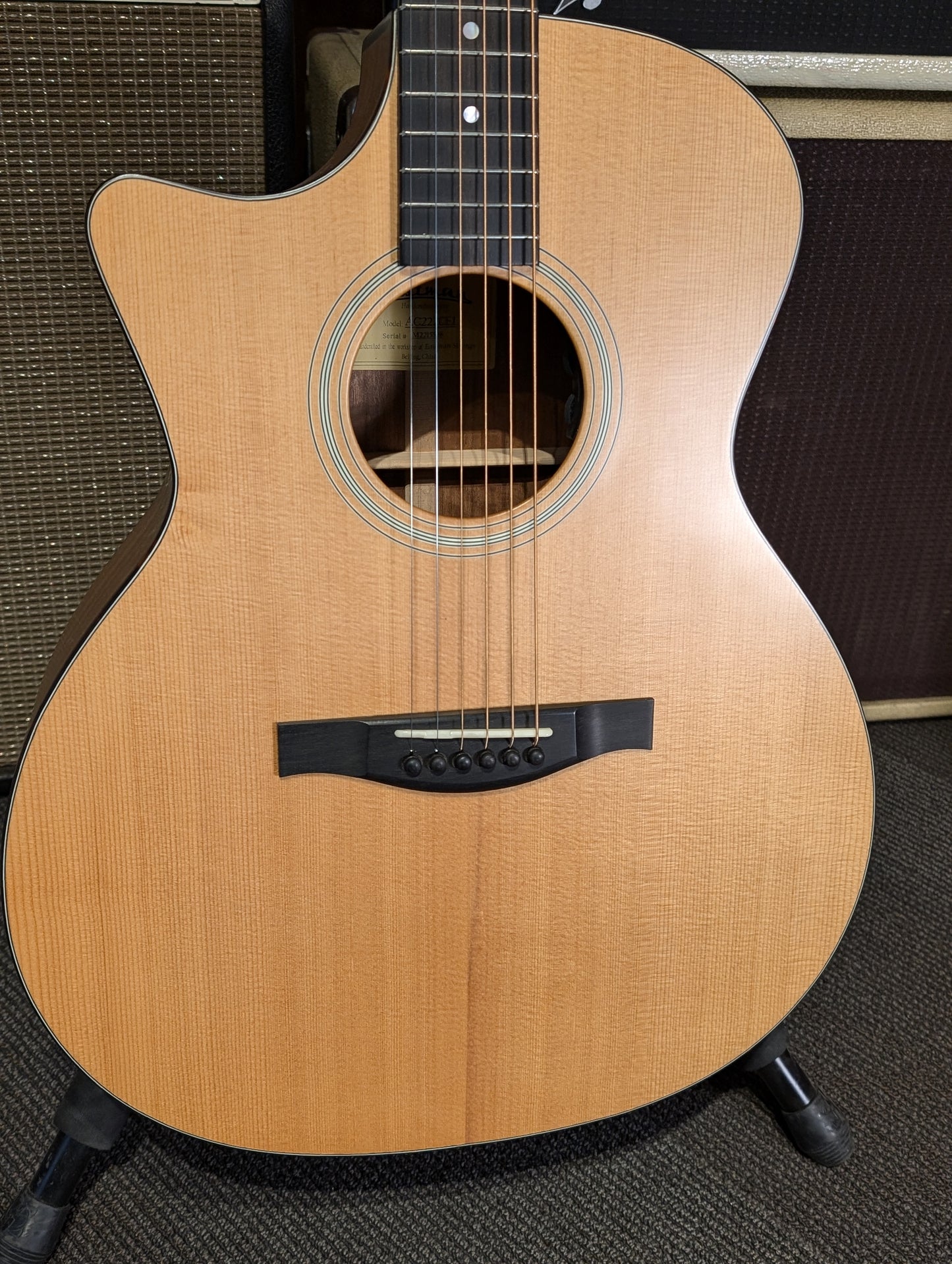 Eastman AC222LCE Left Handed Acoustic/Electric Guitar w/Gig Bag - Natural (Serial #M2215556)