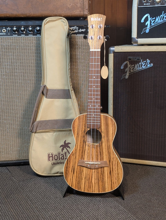 Hola Concert Ukulele w/Bag & Strap