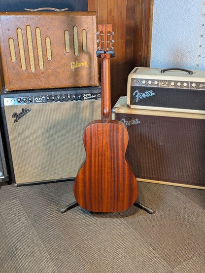 Eastman E1P Bluesmaster Limited Edition Parlor Acoustic Guitar w/Gig Bag - Classic Finish (Serial #M2333269)