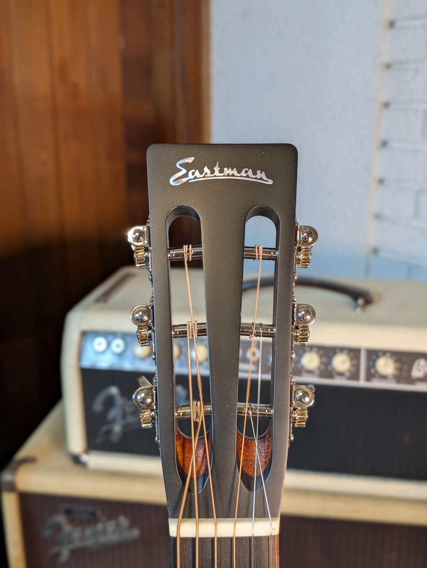 Eastman E1P Bluesmaster Limited Edition Parlor Acoustic Guitar w/Gig Bag - Classic Finish (Serial #M2333269)