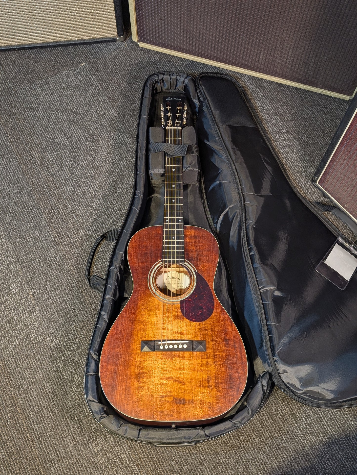 Eastman E1P Bluesmaster Limited Edition Parlor Acoustic Guitar w/Gig Bag - Classic Finish (Serial #M2333269)