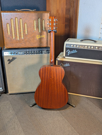 Eastman E1OM Acoustic Guitar w/Gig Bag - Satin Natural (Serial #M2127100)