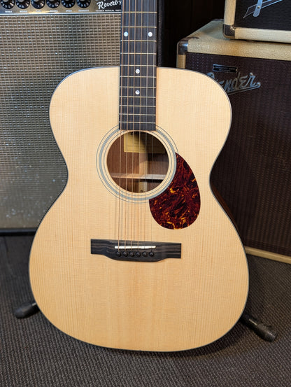 Eastman E1OM Acoustic Guitar w/Gig Bag - Satin Natural (Serial #M2127100)