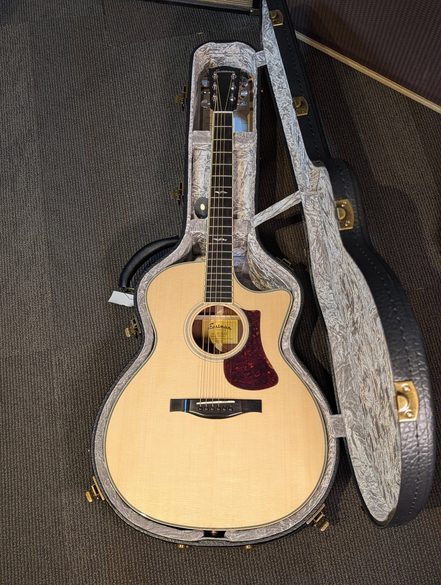 Eastman AC322CE Grand Auditorium Acoustic/Electric Guitar w/Case - Natural (Serial #M2441533)